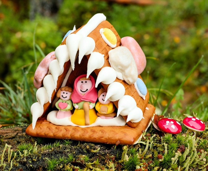 Mini gingerbread house